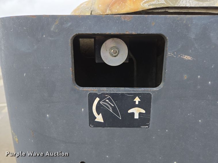 image for item EC0921 2004 Ingersoll Rand SD-122DX TF single drum vibratory roller