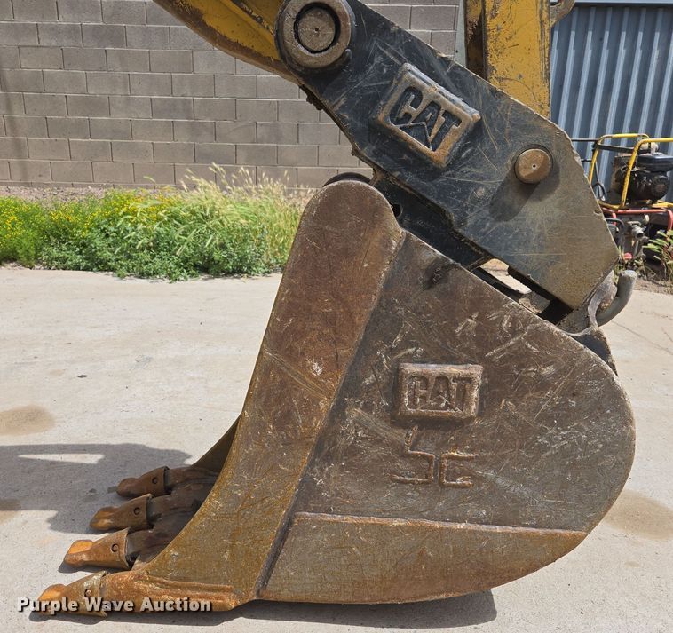 image for item EC0929 2004 Caterpillar 420D backhoe