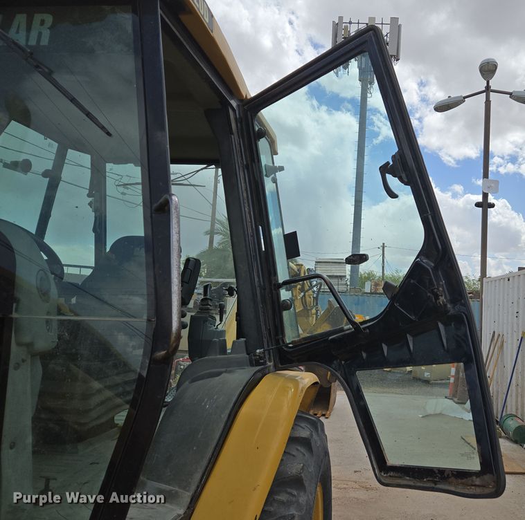 image for item EC0929 2004 Caterpillar 420D backhoe