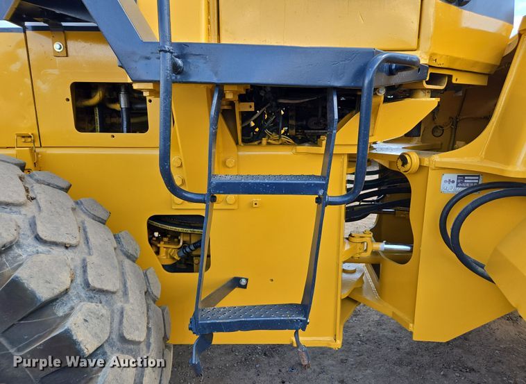 image for item EC0931 1990 Komatsu WA320-1 wheel loader