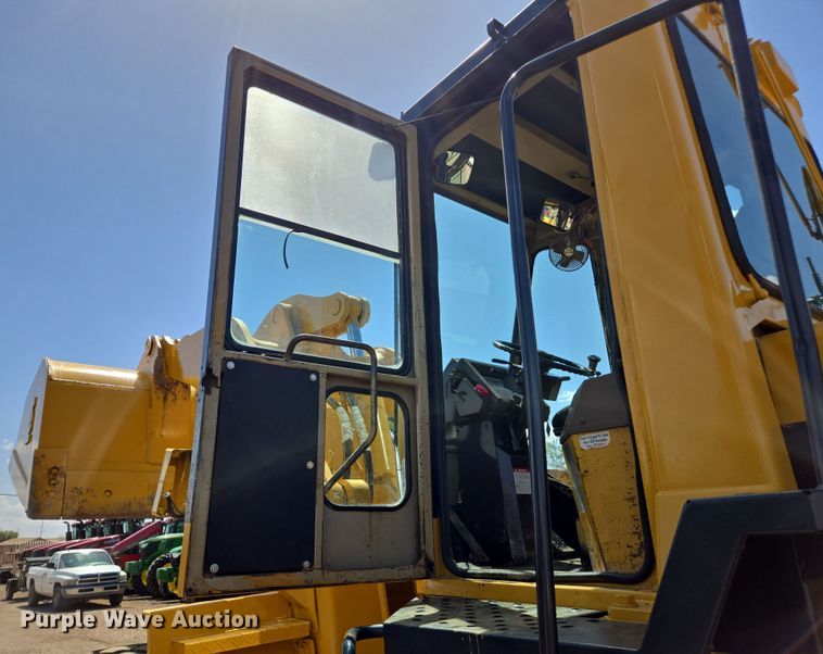 image for item EC0931 1990 Komatsu WA320-1 wheel loader