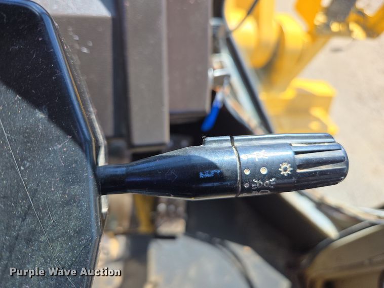 image for item EC0931 1990 Komatsu WA320-1 wheel loader