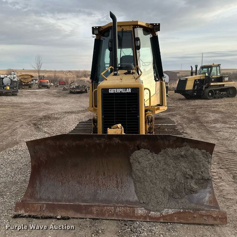 image for item EC2375 2003 Caterpillar D3G XL dozer