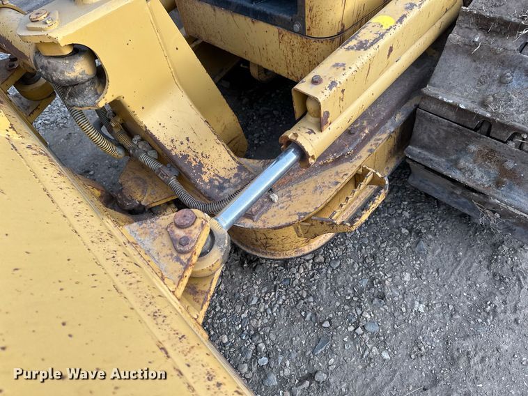 image for item EC2375 2003 Caterpillar D3G XL dozer