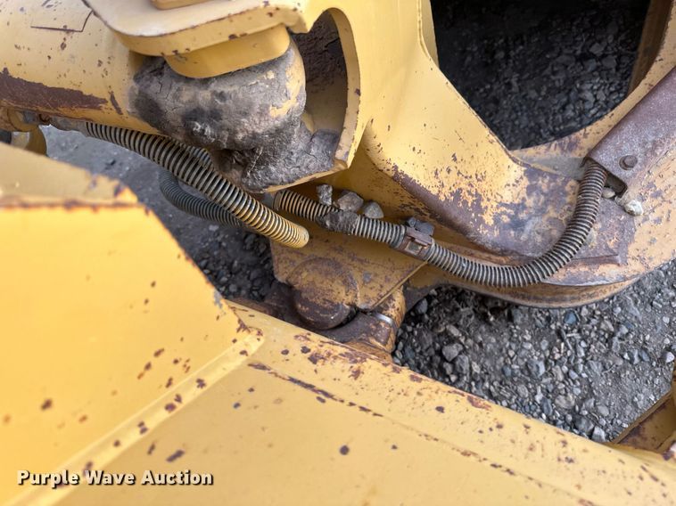 image for item EC2375 2003 Caterpillar D3G XL dozer