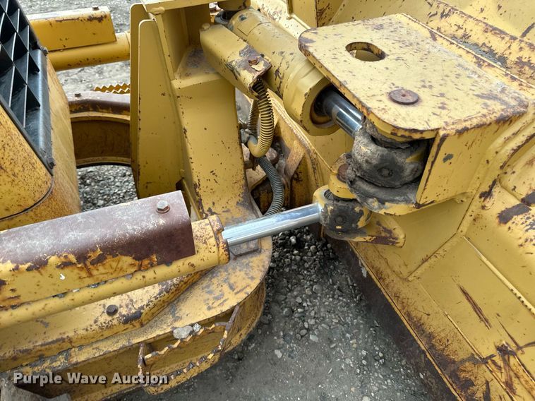 image for item EC2375 2003 Caterpillar D3G XL dozer