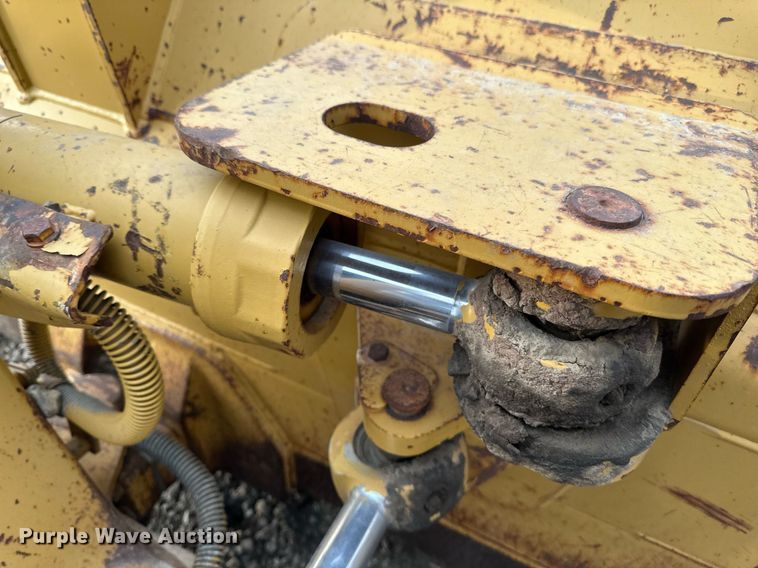 image for item EC2375 2003 Caterpillar D3G XL dozer