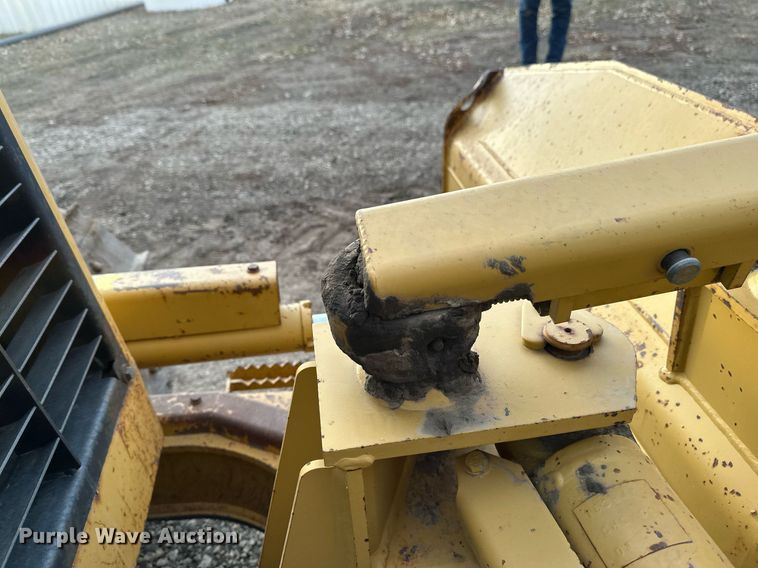 image for item EC2375 2003 Caterpillar D3G XL dozer