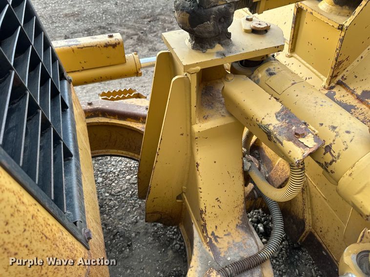 image for item EC2375 2003 Caterpillar D3G XL dozer
