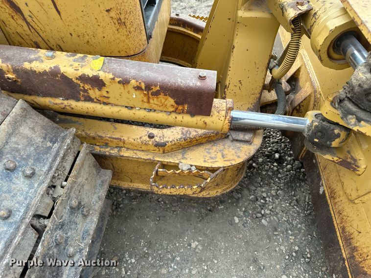 image for item EC2375 2003 Caterpillar D3G XL dozer