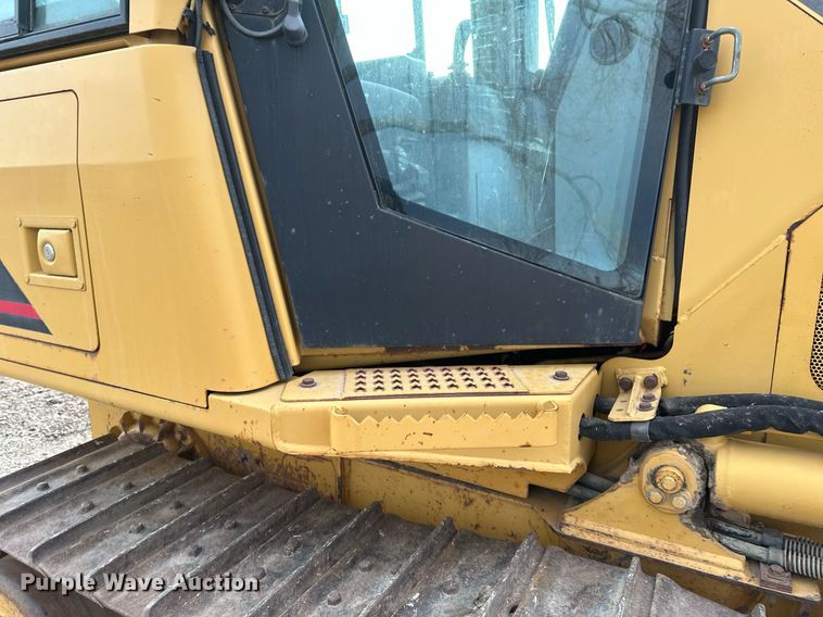 image for item EC2375 2003 Caterpillar D3G XL dozer