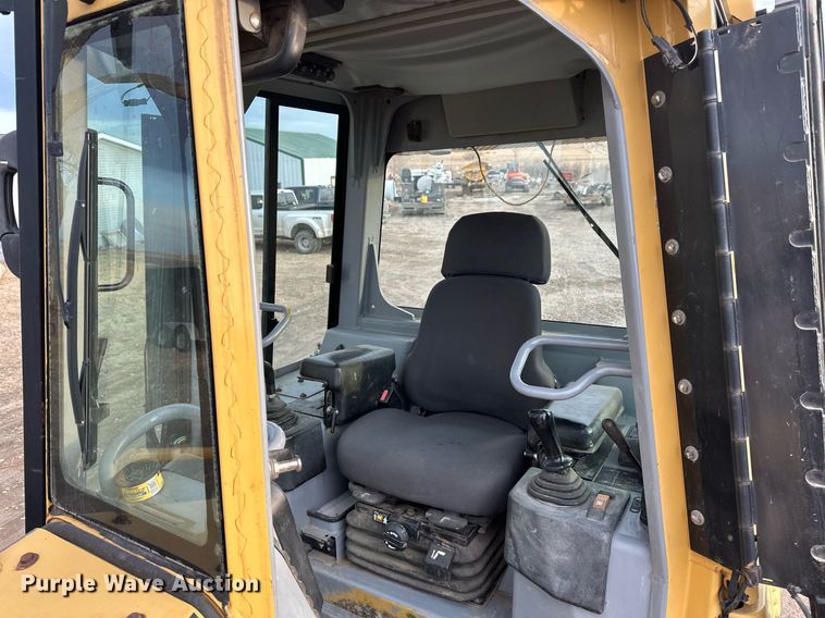 image for item EC2375 2003 Caterpillar D3G XL dozer