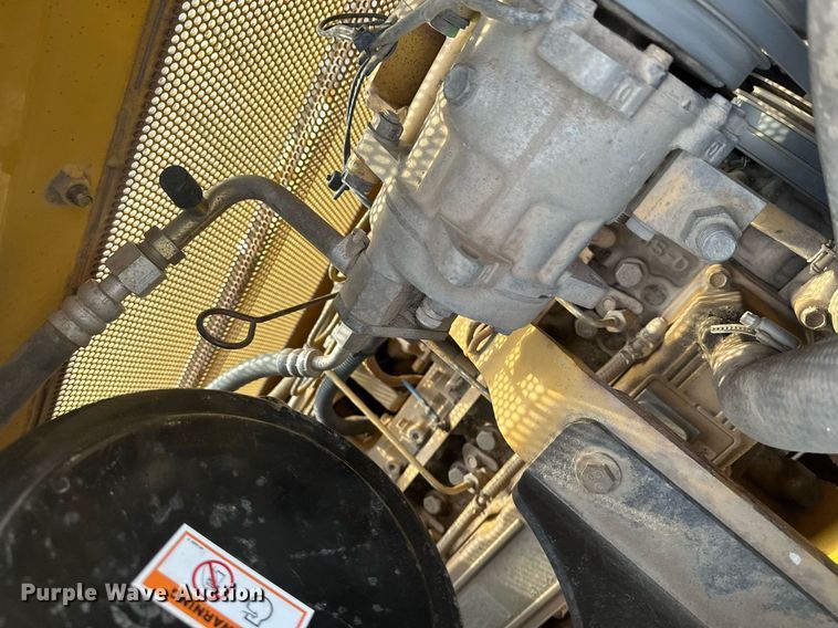 image for item EC2375 2003 Caterpillar D3G XL dozer