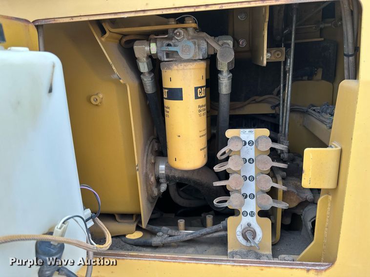 image for item EC2375 2003 Caterpillar D3G XL dozer