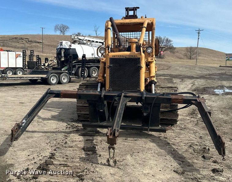 image for item EC2379 1971 International  TD15B cable plow