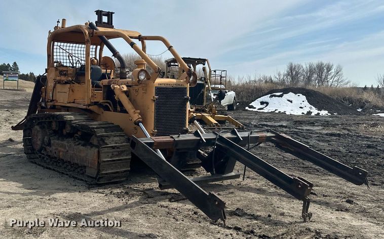 image for item EC2379 1971 International  TD15B cable plow