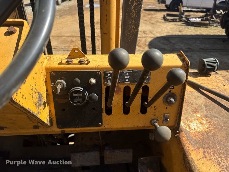 image for item EC3514 1998 Case 586E forklift