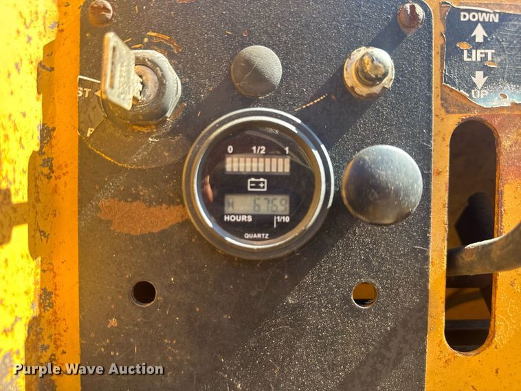 image for item EC3514 1998 Case 586E forklift