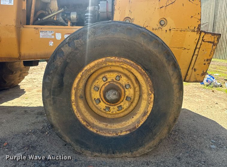 image for item EC3514 1998 Case 586E forklift