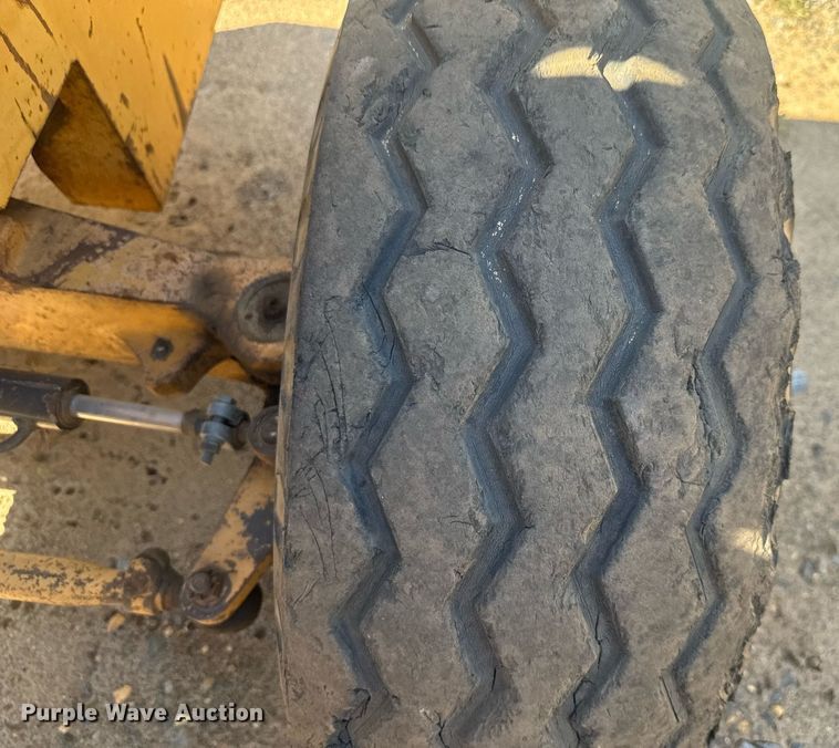 image for item EC3514 1998 Case 586E forklift