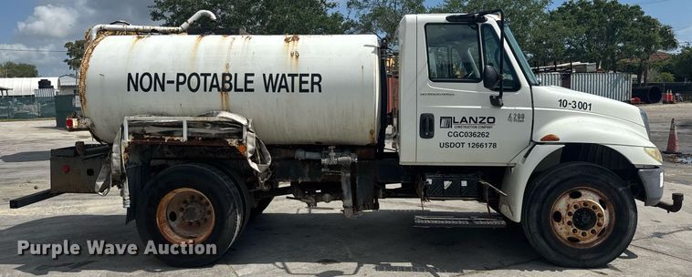 image for item EC3521 2006 International 4200 water truck