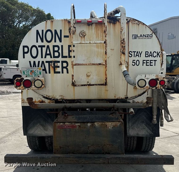 image for item EC3521 2006 International 4200 water truck