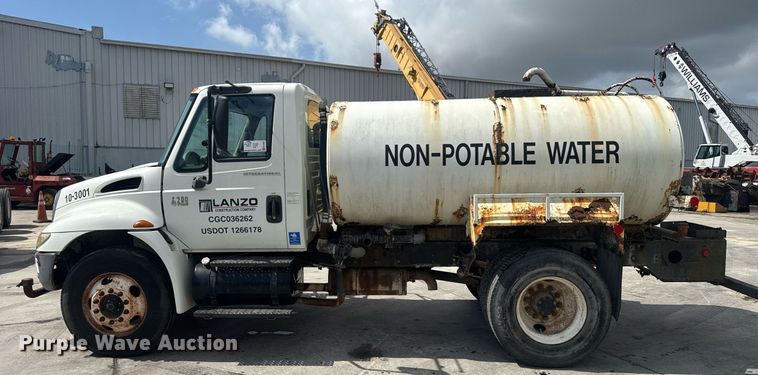 image for item EC3521 2006 International 4200 water truck