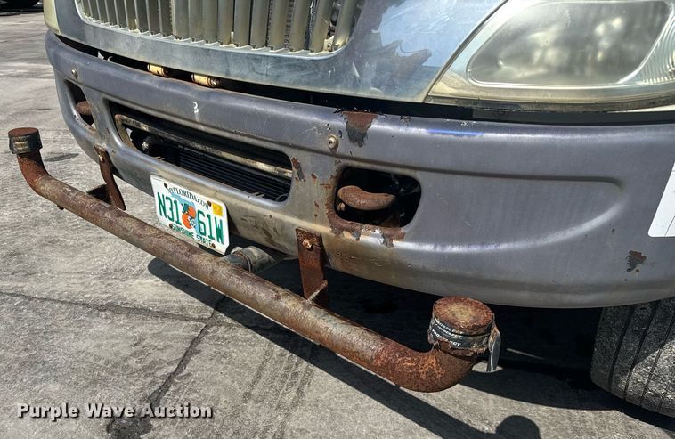 image for item EC3521 2006 International 4200 water truck