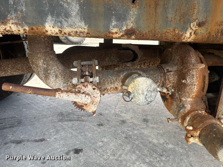 image for item EC3521 2006 International 4200 water truck