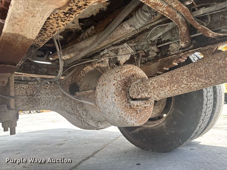 image for item EC3521 2006 International 4200 water truck