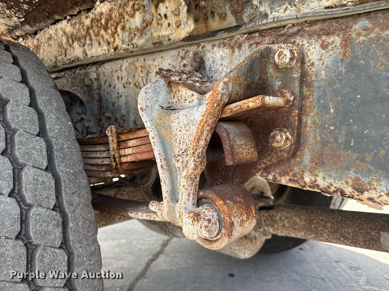 image for item EC3521 2006 International 4200 water truck