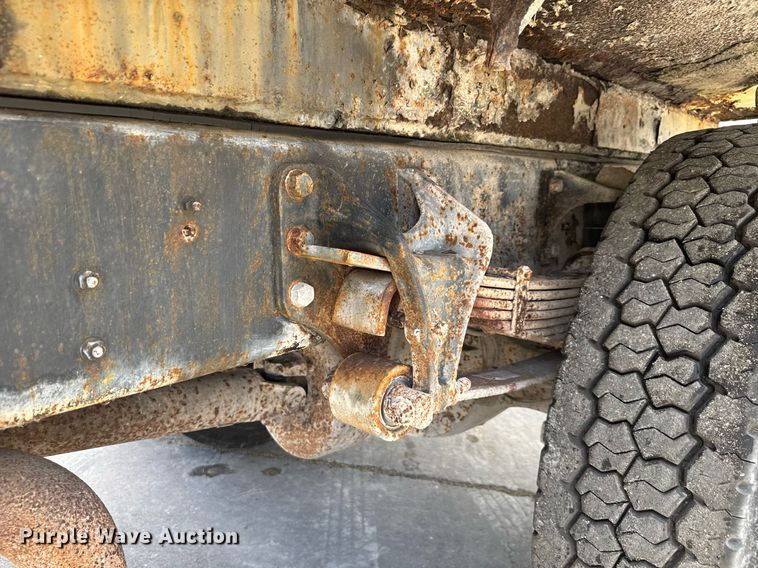 image for item EC3521 2006 International 4200 water truck