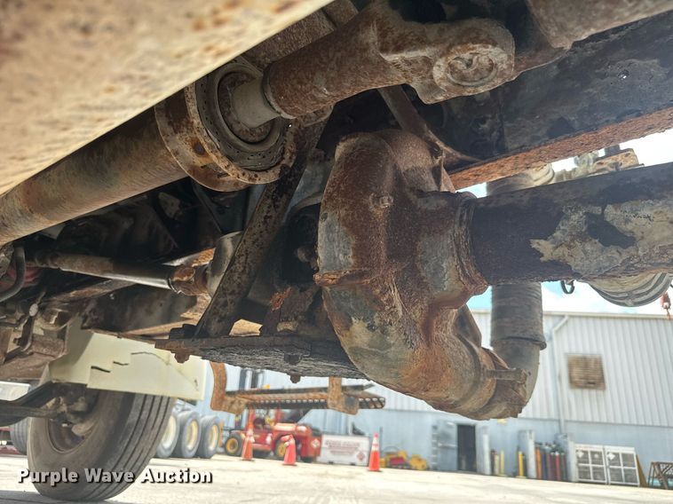 image for item EC3521 2006 International 4200 water truck