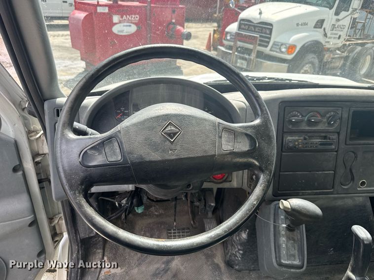 image for item EC3521 2006 International 4200 water truck