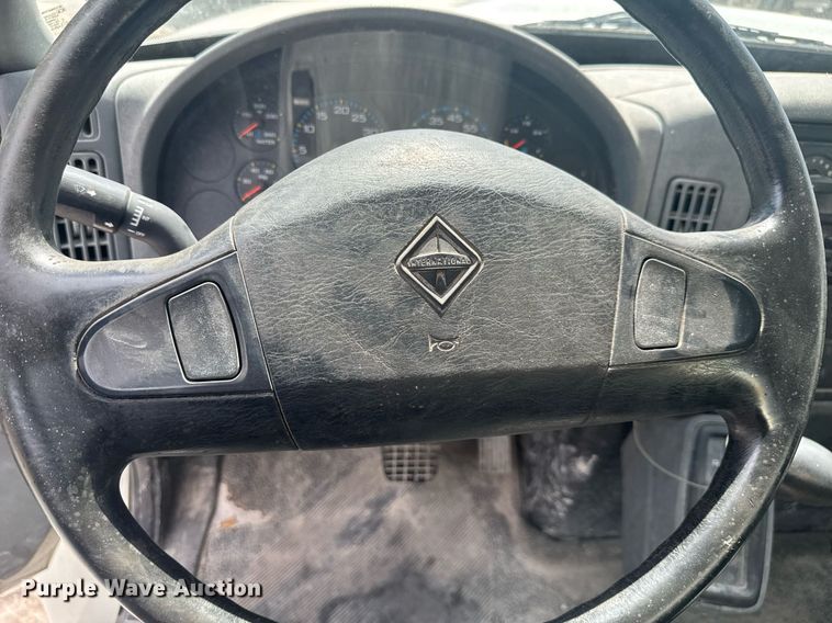 image for item EC3521 2006 International 4200 water truck