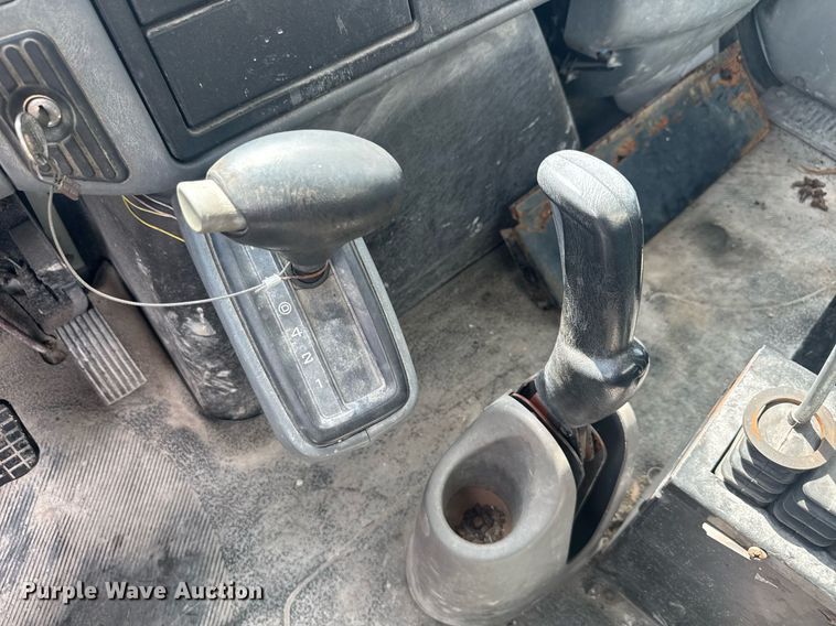 image for item EC3521 2006 International 4200 water truck