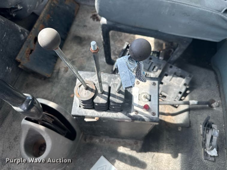 image for item EC3521 2006 International 4200 water truck