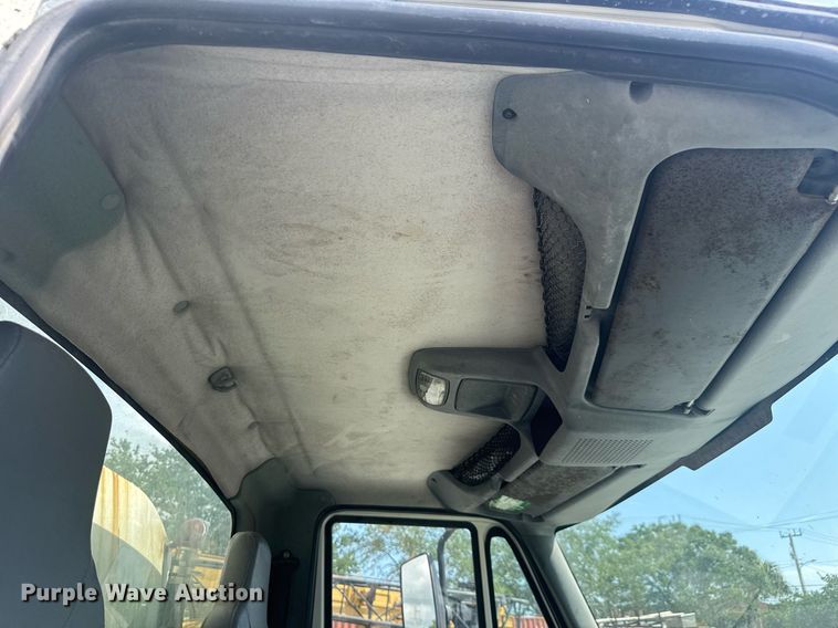 image for item EC3521 2006 International 4200 water truck