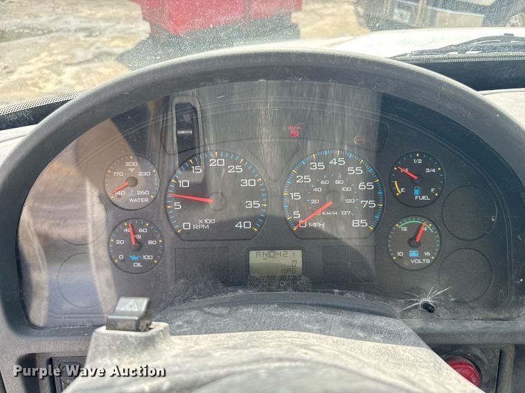 image for item EC3521 2006 International 4200 water truck