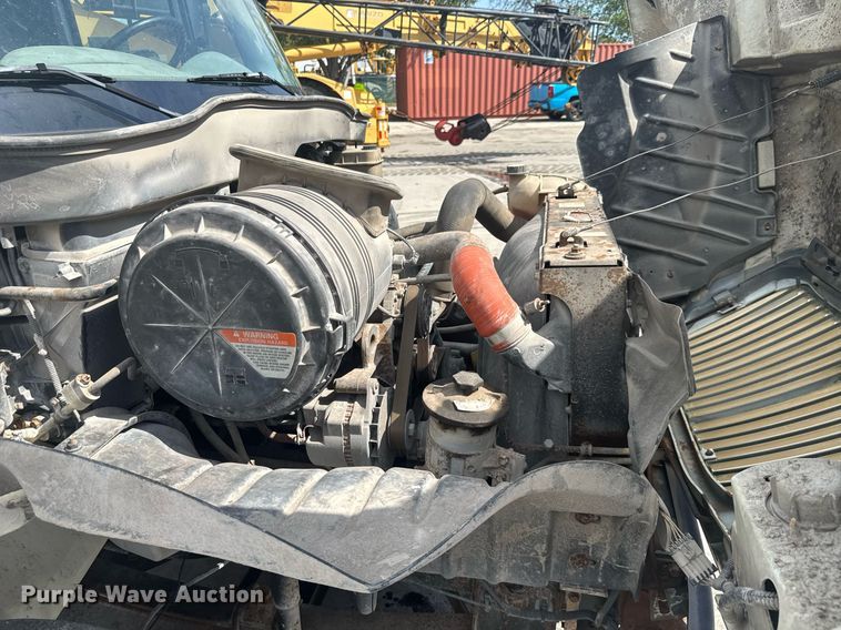 image for item EC3521 2006 International 4200 water truck