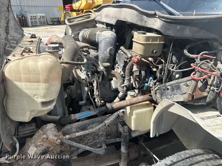 image for item EC3521 2006 International 4200 water truck