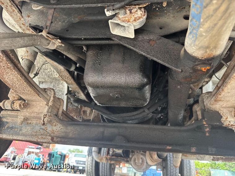 image for item EC3521 2006 International 4200 water truck