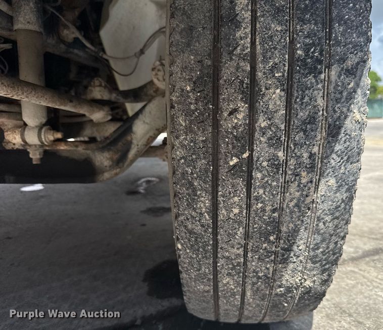 image for item EC3521 2006 International 4200 water truck