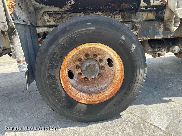 image for item EC3521 2006 International 4200 water truck