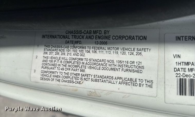 image for item EC3521 2006 International 4200 water truck