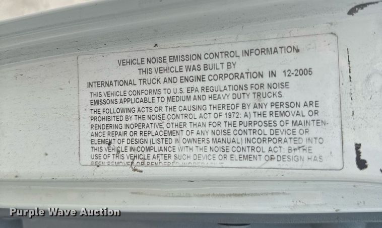 image for item EC3521 2006 International 4200 water truck