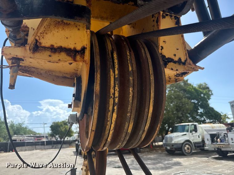 image for item EC3522 1995 Grove RT745-50 crane