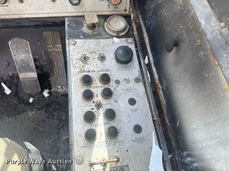 image for item EC3522 1995 Grove RT745-50 crane