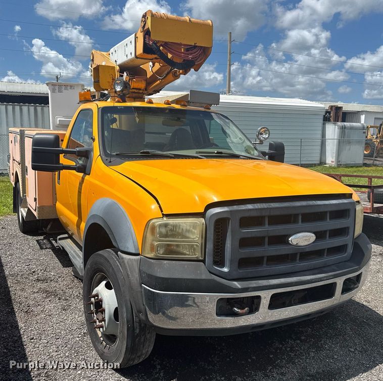 image for item EC3523 2006 Ford F550 Super Duty bucket truck