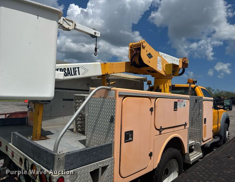 image for item EC3523 2006 Ford F550 Super Duty bucket truck